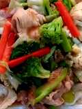 ผัดผักรวมมิตรไก่