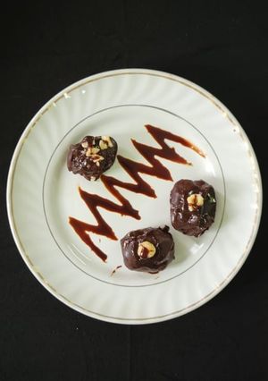A picture of Ferrero rocher dates.