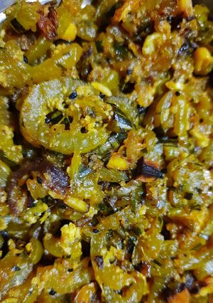 চিচিঙ্গা ভাজা(chichinga recipe in Bengali) রেসিপির প্রধান ছবি