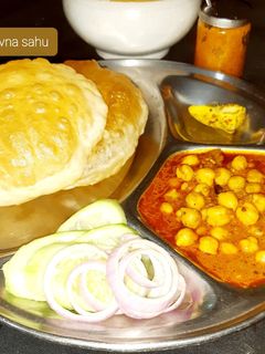 छोले भटूरे (chole bhature recipe in Hindi) रेसिपी मुख्य फोटो