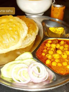 छोले भटूरे (chole bhature recipe in Hindi) रेसिपी मुख्य फोटो