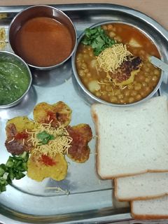 રગડા પેટીસ(Ragda Patties Recipe in Gujarati) રેસીપી મુખ્ય ફોટો