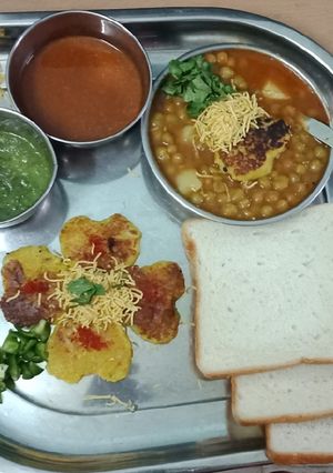 રગડા પેટીસ(Ragda Patties Recipe in Gujarati) રેસીપી મુખ્ય ફોટો
