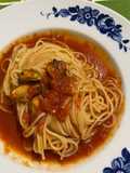 Spaghetti alla salsa di pomodoro e cozze