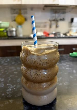 कोल्ड कॉफी रेसिपी मुख्य फोटो