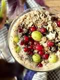 🌱 Muesli Smoothie Chuối & Quả Lý Chua (Vegan)