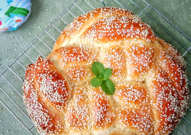 Challah (Braided Bread)