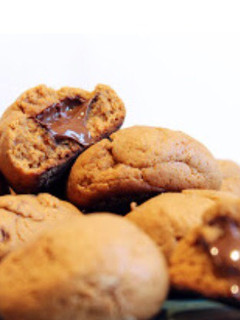 Una foto de Galletas de dulce de leche rellenas de chocolate