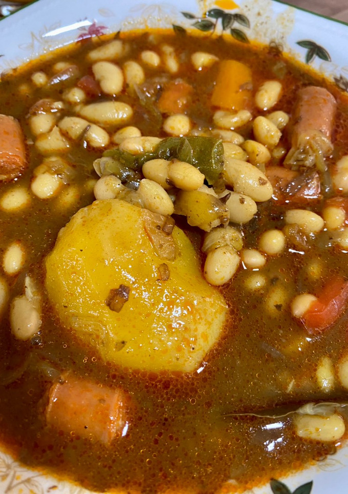 Una foto de Habichuelas Con Chistorra y Morcilla