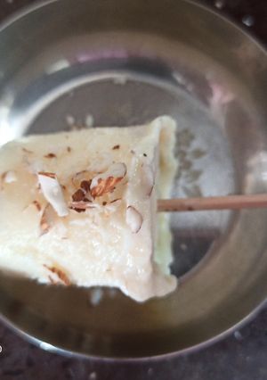 મલાઈ કુલ્ફી (Malai Kulfi Recipe In Gujarati) રેસીપી મુખ્ય ફોટો
