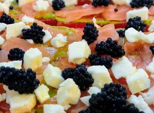 Foto principal de 132.🍉Ensalada de sandía, salmón, aguacate, feta y caviar🐟