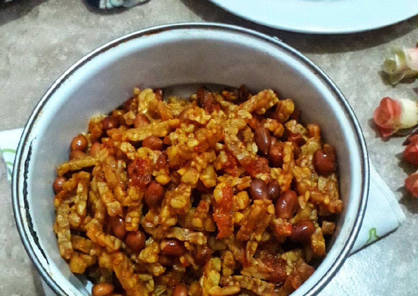 Kering tempe kacang bumbu merah