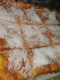 Una foto de Torta de vainilla con coco y dulce de leche