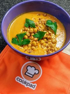 Une photo de Soupe patates douces/cacahuète/épices (vegan)