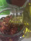 Tomates deshidratados en conserva (oliva-albahaca-romero)