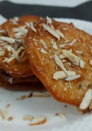 मावा मालपुआ (mawa malpua recipe in Hindi) रेसिपी मुख्य फोटो