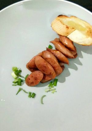 Foto resep Grilled sausage with french baquet
