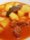 Gulasch o estofado con patatas