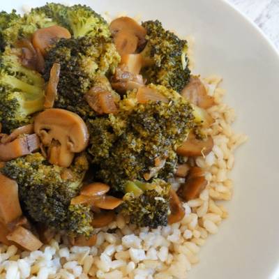 Brócoli y champiñones salteados con soja Receta de Aida Cocina- Cookpad