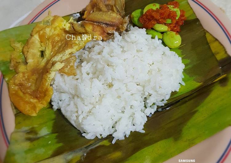 Bagaimana Membuat Nasi liwet teri medan yang Enak Banget