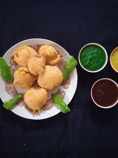 ડુંગળી ના ભજીયા (Onion Bhajiya Recipe In Gujarati) રેસીપી મુખ્ય ફોટો