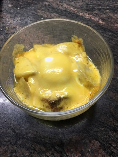 Una foto de Patatas horno con huevo y queso