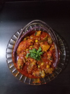 મોગરી વાળું ઊંધિયું રેસીપી મુખ્ય ફોટો