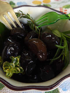 Una foto de Aceitunas turcas en aliño fácil y aceite de oliva virgen extra