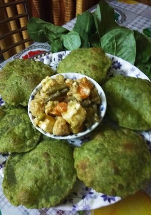 পালং পুরি রেসিপির প্রধান ছবি
