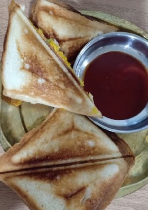 સેન્ડવીચ (Sandwich Recipe In Gujarati) રેસીપી મુખ્ય ફોટો