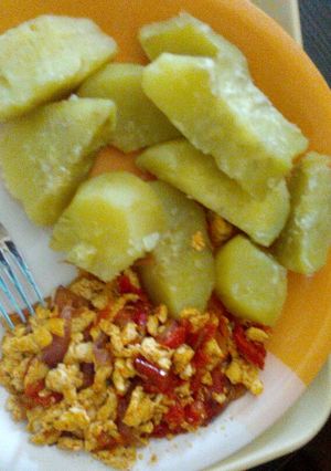 A picture of Boiled potatoes with fried eggs.