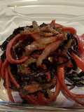 Fettuccine di rapa rossa di semola rimacinata con cimette di rapa