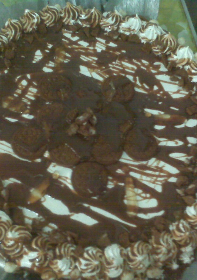 Una foto de Torta de Chocolate y Galletas Oreo