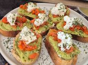 Une photo de toast avocat