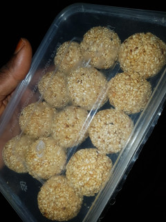 A picture of Sugar coated sesame balls.