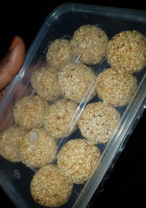 A picture of Sugar coated sesame balls.