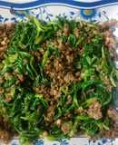 Cải cúc xào thịt băm