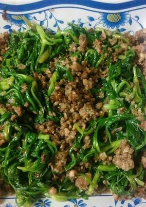 Hình của món Cải cúc xào thịt băm.