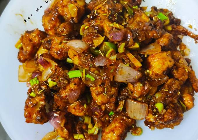 Honey Chilli Cauliflower Recipe by Raveena Khanna (@eat.me.drink.mee ...