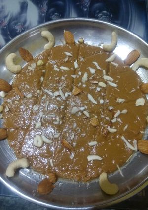 સુખડી (Sukhadi Recipe In Gujarati) રેસીપી મુખ્ય ફોટો