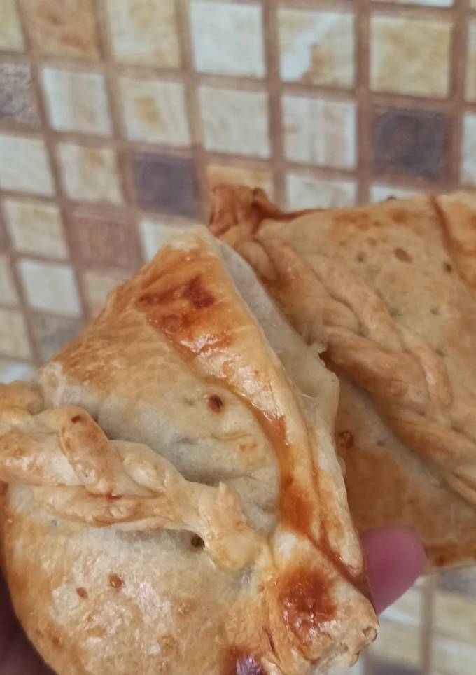 Слоєчки з сиром і зеленню
