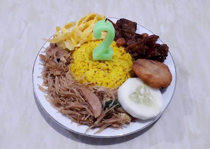 Anti Ribet, Bikin Nasi Kuning Magic Com Istimewa