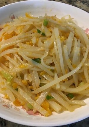 鹹蛋黃馬鈴薯絲 的食譜成品照片
