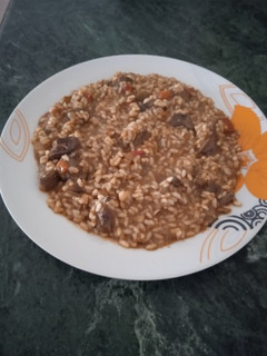 Una foto de Arroz con higaditos de pollo