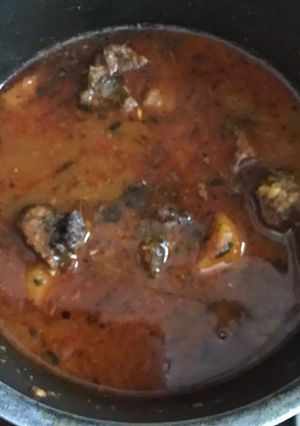 A picture of Aloo gosht.