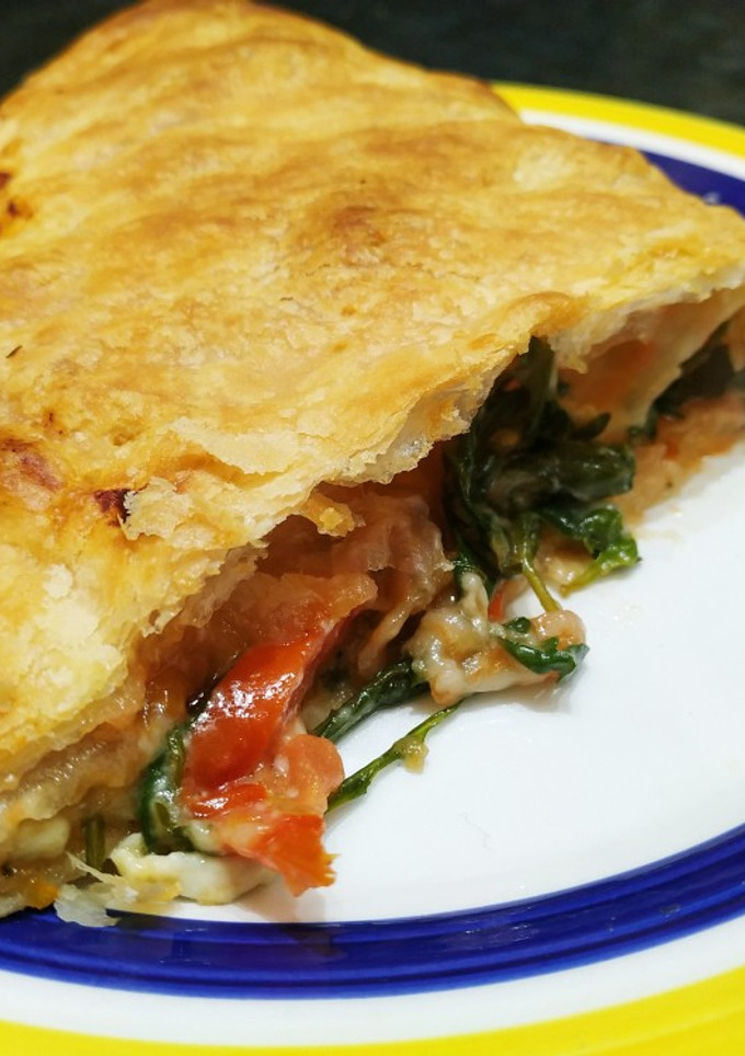 Una foto de Empanada de queso de cabra y rúcula
