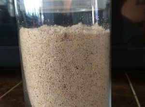 Una foto de Preparación de harina, leche y crema de coco