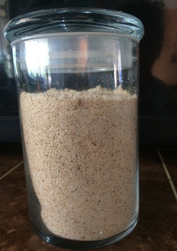 Una foto de Preparación de harina, leche y crema de coco