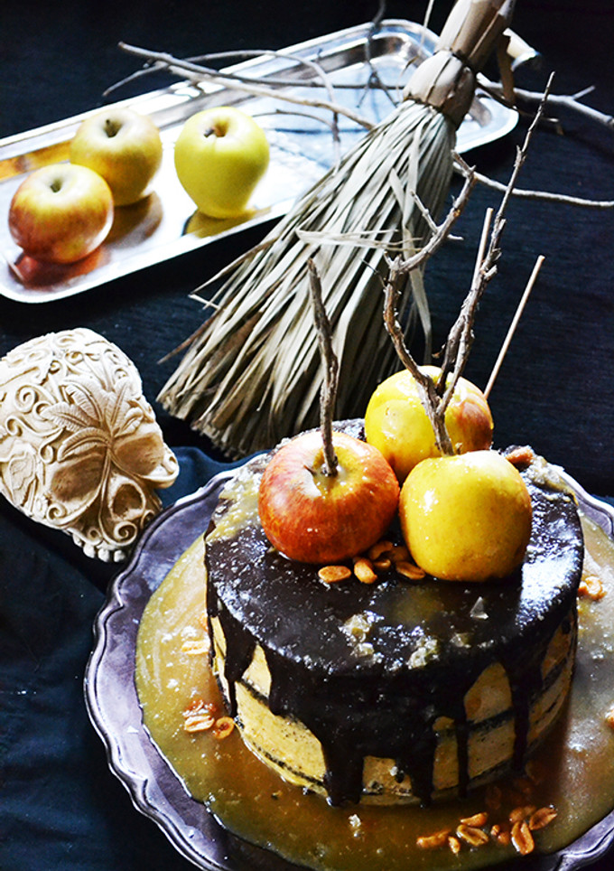 Una foto de Tarta de chocolate, manzana y caramelo salado