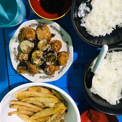 A picture of Fried meatball French fries.